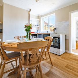 Swift Host - White House - Lowestoft - Coastal - Pet Friendly - Sleeps 5