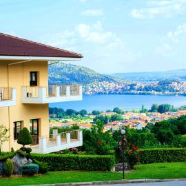 Enastron View Hotel, hotel em Castória