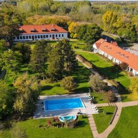 Sarlóspuszta Club Hotel, viešbutis mieste Tatárszentgyörgy