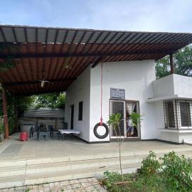 White House - Near Airport -Entire Villa