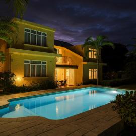 Grand Bay Villa, 4 beds, office, pool, beach 5 min