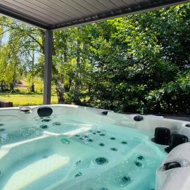 Élégance sauvage private nature et spa, Hotel in Baerenthal