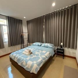 Hey! Home - Thalang, hotelli kohteessa Koh Lone