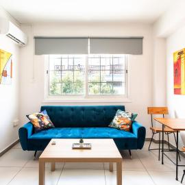 Central 1-bed flat, 5 min walk to Finikoudes Beach