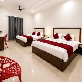 Shiv Shakti Dham - A Top Rated Property in Vrindavan #Near Prem Mandir #Deluxe & Family Rooms #Parking, hotel em Vrindavan