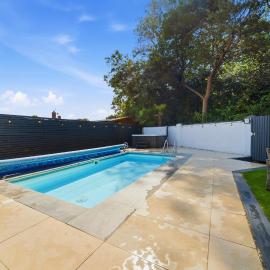 Pet Friendly 4-Br Sleeps 8 with Hot Tub & Pool