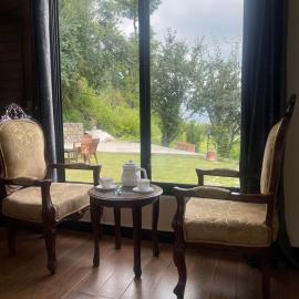 Rehmaniya Cottage with Lawn, Sajjan Gali by LMC, hotel di Bāzār