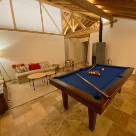 Appartement mansardé Bourg de Saillon、サイヨンのホテル