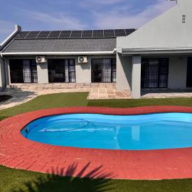 S AND M Bnb, hotel din Mthatha