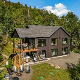 Vertigo-Chalet-Fleuve-Montagnes-Spa Sauna, hotel Les Éboulements városában