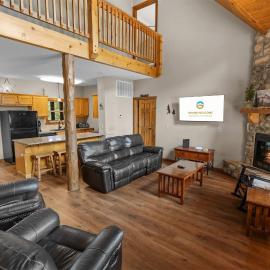Kemper's Cabin by Silver Dollar City - Ideally located