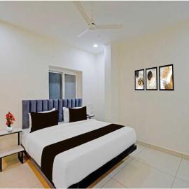 HOTEL O SHRI KRISHNA GRAND, hotel en Karīmnagar