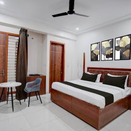 HOTEL O RED TREE