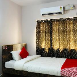 Collection O V K Lodge, hotel em Mandikal