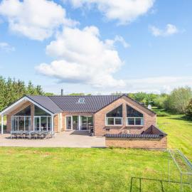 5 star holiday home in Rømø，托弗图姆的飯店