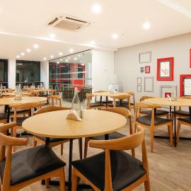 OYO Townhouse 164 Near ESI HOSPITAL, хотел в Ameerpet