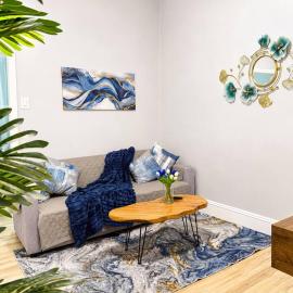 Central brownstone in Hoboken Dwntn! 15 mins to NY, хотел в Хоубоукън