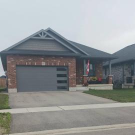 Orr House Stratford - Art Inspired 3 Br Retreat