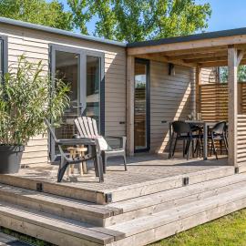 Camping Papillon Kinrooi - Vakantiehuis Familie 6P, hotel em Kinrooi