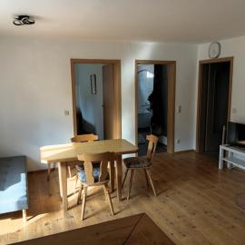 Uriges Apartment mit Kaminofen, Terrasse und Bar, khách sạn ở Peiting