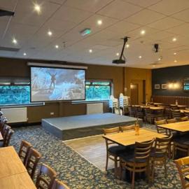 Pet Friendly 2-Bed Lodge Sleeps 5 Pool & Parking