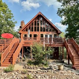 Jagerhouse - Swiss Luxury Retreat - 2 BR Lower Unit, 1 Mile from the Bryce Golf & Ski Resort, hotel v destinaci Mount Jackson