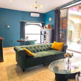 Grand T2 70 m2 indépendant climatisé, hotel i Sorgues