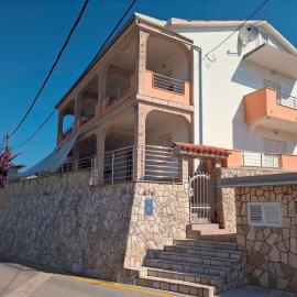 Apartmani Manuela Lopar