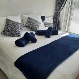 The Courtyard Apartments - Cahir Heritage Town, Hotel in Cahir