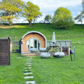 The Mainstay Pod at Hidden Wood Glamping, Hotel in Corsley