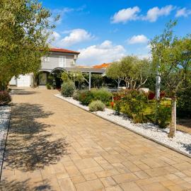 Holiday House Zaton – hotel w mieście Zaton