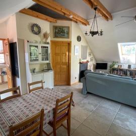 Oak Tree Apartment - Tölgy Lak Apartman és Szauna, Hotel in Pilisszentkereszt