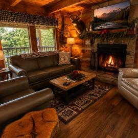 Mtn Views Hot Tub 10 Min to Pigeon Forge, hotel in Sevierville