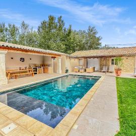 Authentic Provençal Mas 5 Bedrooms Pool Heart of the Luberon, hotell i Robion en Luberon