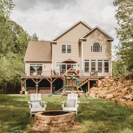 Cove Living! Lake Gaston Home w/ Dock & Bar, khách sạn ở Bracey