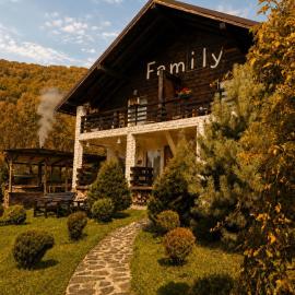 Chalet "Family"、Suskovoのホテル
