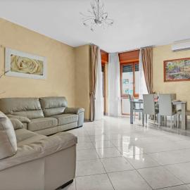 KEN1 - Ampio Trilocale con Grande Terrazzo