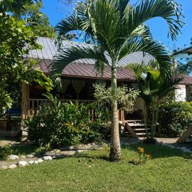 Leon's House, hotel u gradu 'Tena'