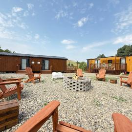 Casa Celeste - CAROLINA A - Tiny House in Iasi – hotel w mieście Rediu