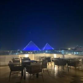 Aura Grand pyramids view inn, hotel em Giza