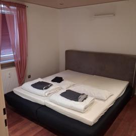 Schöne 2-Zimmer Wohnung Nähe Messe Riem, hotel in Munich