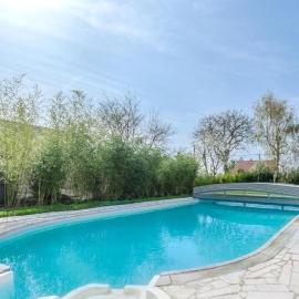 Blue Villa near Disneyland Paris