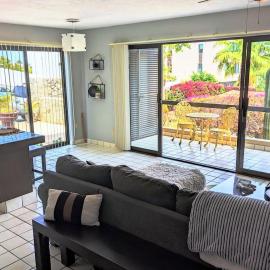 Walk to Beach - Pool Access - Walk to Restaurants