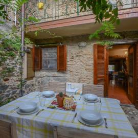 1 Bedroom Cozy Home In Levigliani, hotel a Levigliani