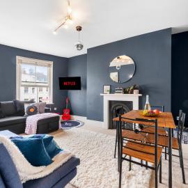 Spacious 2 Bed & 2 Bath, Sleeps upto 7, Minutes from Beach in Quiet Neighborhood