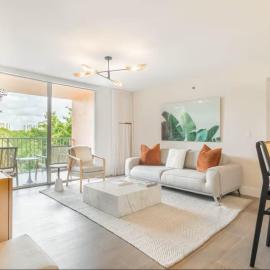 Modern Retreat - The Yacht Club Aventura 4405
