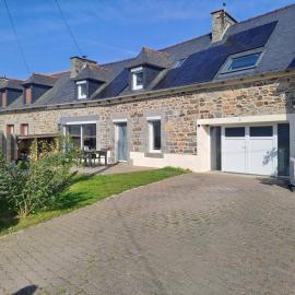 Maison bretonne avec vue sur la réserve naturelle de la baie de Saint-Brieuc