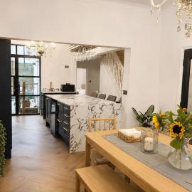 Central 4 Bedroom Townhouse with garden - sleeps 10