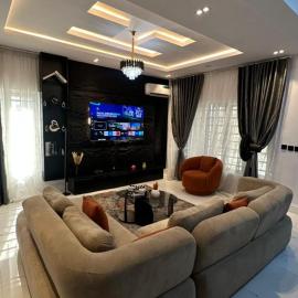 2-bedroom Swimming pool PS5 Snooker board