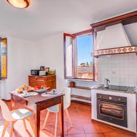 Casa al Castello in Leggiuno with Garden - Happy Rentals